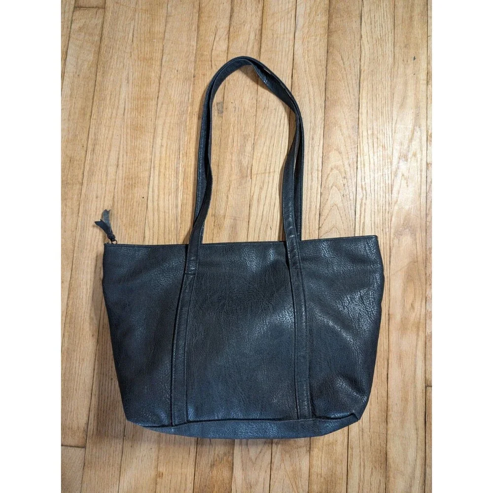 LaTique Black Faux Leather Marbled Shoulder Bag Tote Black‎ Hardware Black Strap